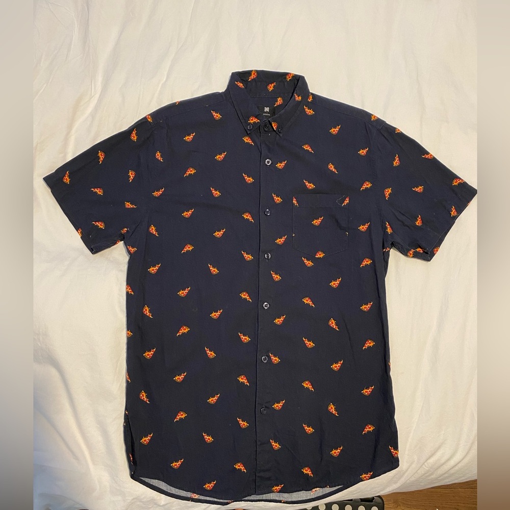 Men’s short sleeve button up. Pizza patterns